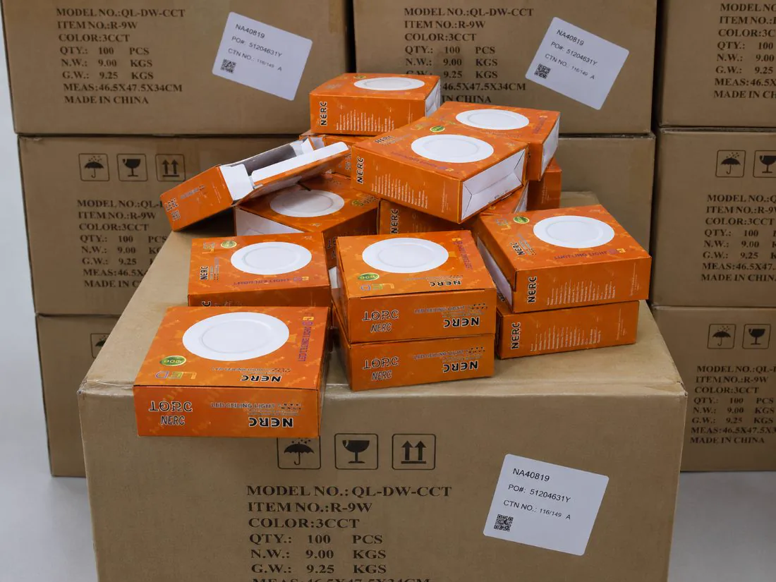Cartons NERC de 100 spots, prêts à expédier